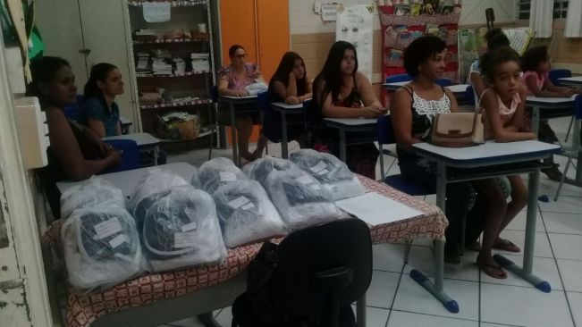 Entrega de Uniformes Escolares