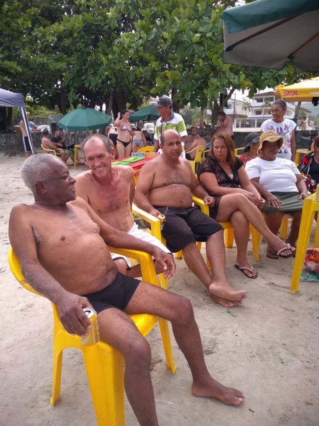 Idosos do CCI passeiam na praia