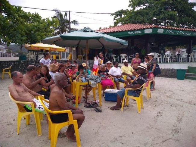 Idosos do CCI passeiam na praia