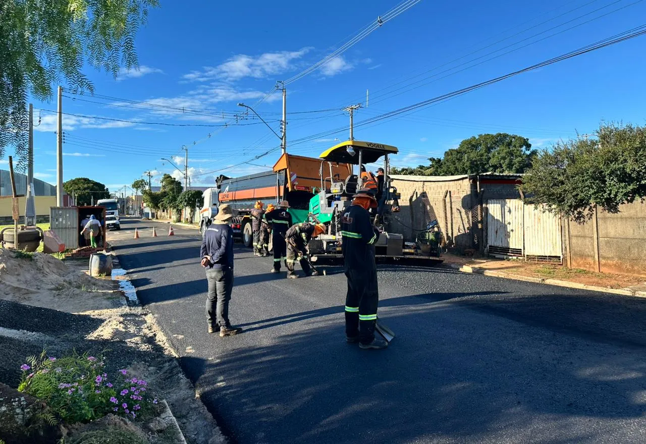 Prefeitura realiza obras de recapeamento em ruas com apoio de emenda parlamentar